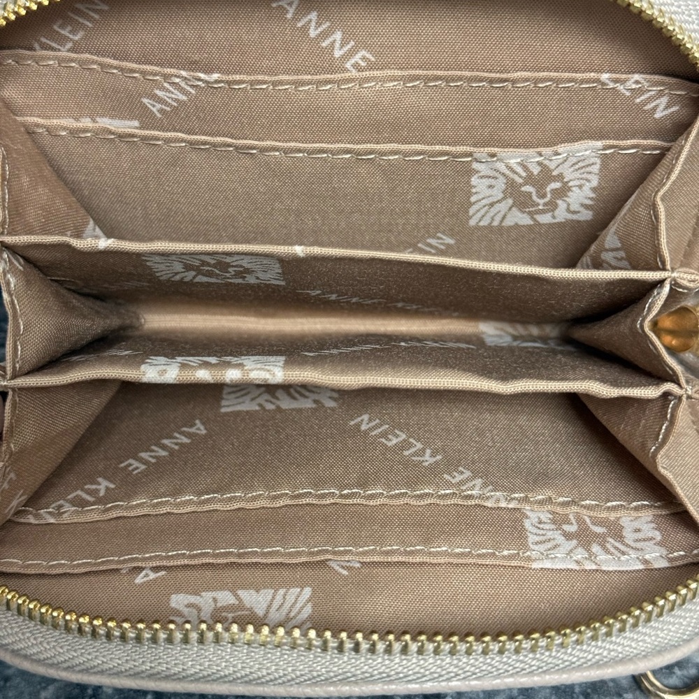 Anne Klein Curved Zipper Dome Coin/Card Holder Pouch Keychain Wallet Beige - Picture 9 of 13